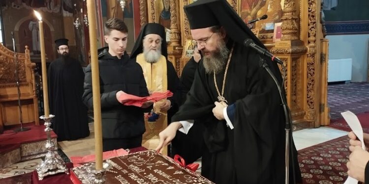 Η κοπή της Βασιλόπιτας της Μητρόπολης σε Αγρίνιο και Μεσολόγγι