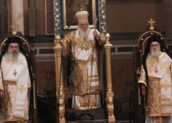 Ο Αρχιεπίσκοπος συλλειτούργησε με τον Επίσκοπο Ταλαντίου Επιφάνιο στη Λειτουργία των Χριστουγέννων στον Μητροπολιτικο Ναο Αθηνών