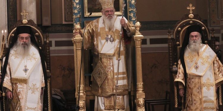 Ο Αρχιεπίσκοπος συλλειτούργησε με τον Επίσκοπο Ταλαντίου Επιφάνιο στη Λειτουργία των Χριστουγέννων στον Μητροπολιτικο Ναο Αθηνών