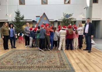 Αγρίνιο:Σε κλίμα συγκίνησης στολίστηκε το δέντρο της «Φλόγας»