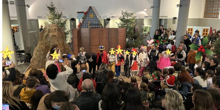 Αγρίνιο:θεατρική παράσταση “Το δώρο της παπλωματούς” από το “Καλλιτεχνοχώρι”