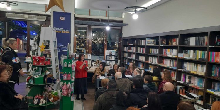 Αγρίνιο/Επιτυχημένη η παρουσίαση του νέου βιβλίου της φιλολόγου Καίτης Φλώκου-Κώτσα: Σμύρνη, η “λαβωμένη Αμαζόνα” Μνήμες και Δάκρυα