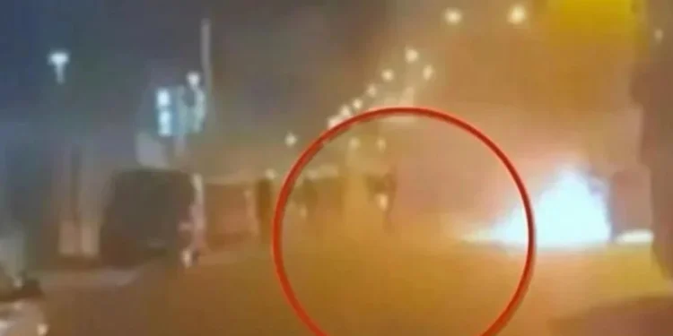 Πέθανε ο 31χρονος αστυνομικός που χτυπήθηκε από φωτοβολίδα στα επεισόδια στον Ρέντη