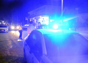 Τραγωδία στα Καλύβια: 16χρονος σκότωσε με μαχαιριές τον πατέρα του