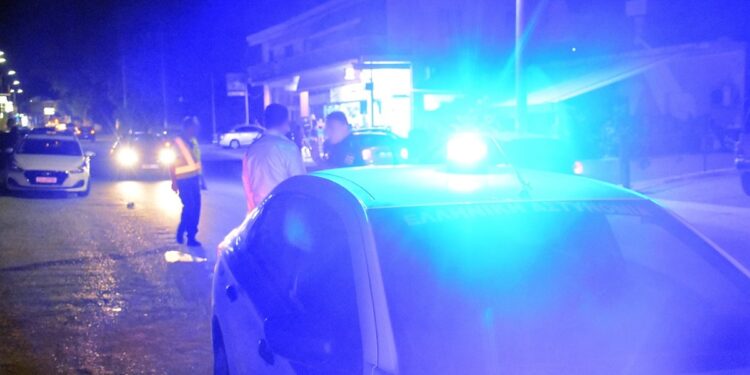 Τραγωδία στα Καλύβια: 16χρονος σκότωσε με μαχαιριές τον πατέρα του