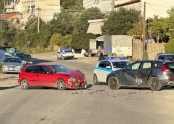 Τροχαίο ατύχημα με υλικές ζημιές στην οδό Θέρμου στη Ναύπακτο