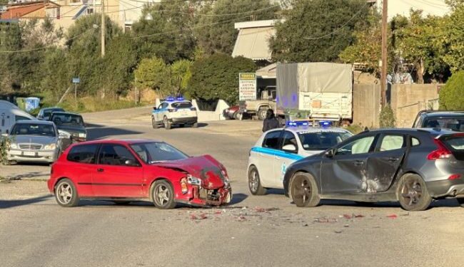 Τροχαίο ατύχημα με υλικές ζημιές στην οδό Θέρμου στη Ναύπακτο
