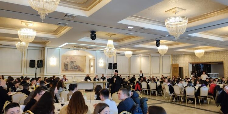 Χριστουγεννιάτικη Εκδήλωση Νεανικών Συνάξεων Γυμνασίου – Λυκείου Ιεράς Μητροπόλεως Αιτωλίας και Ακαρνανίας