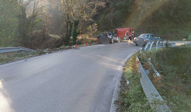 Τροχαίο σε σημείο καρμανιόλα της ΕΟ Αγρινίου – Καρπενησίου (φωτο)