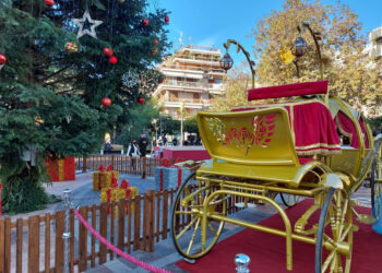 Αγρίνιο: Η άμαξα των Χριστουγέννων στην πλατεία για να συγκεντρωθούν χρήματα για δύο παιδάκια με καρκίνο!