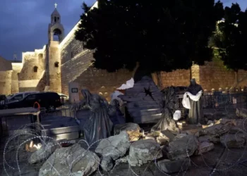 Μαύρα Χριστούγεννα φέτος στην Βηθλεέμ της Δυτικής Όχθης – Η συγκλονιστική φάτνη έξω από το Ναό της Γέννησης
