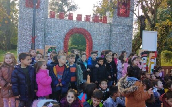 Αγρίνιο/μαθητές και οι εκπαιδευτικοί τριών Νηπιαγωγείων στόλισαν την πόλη μας!