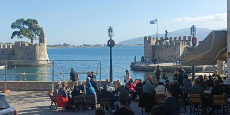 Χριστούγεννα στη Ναύπακτο: Η πληρότητα στη γραφική πόλη αγγίζει το 90% – Γιατί την προτιμούν
