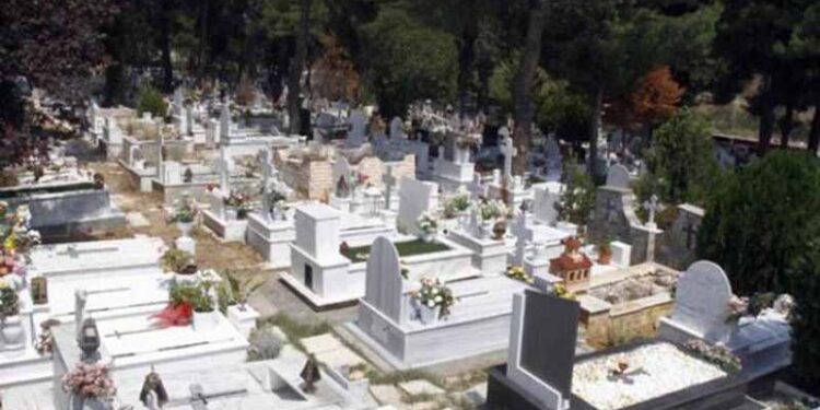 Αιτωλοακαρνανία: Περίεργα ευρήματα σε νεκροταφείο παραπέμπουν σε τελετές μαύρης μαγείας!!