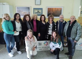 Με χαρά  υποδέχτηκαν μικροί μαθητές Παλαμά Καρδίτσας την Ακτίνα Εθελοντισμού Αγρινίου με  παιχνίδια και δώρα