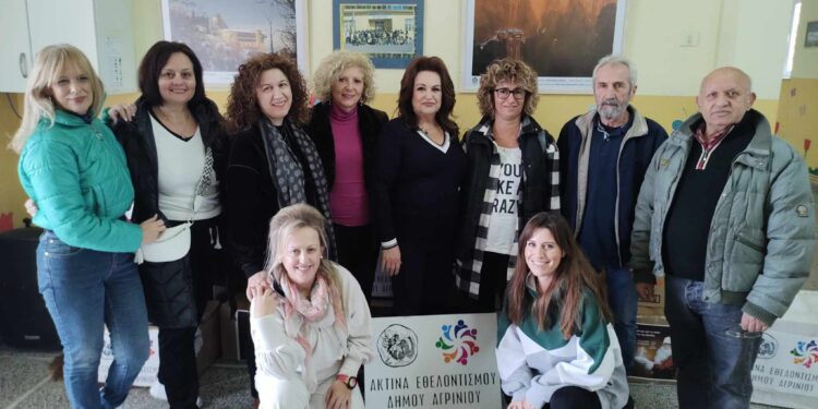 Με χαρά υποδέχτηκαν μικροί μαθητές Παλαμά Καρδίτσας την Ακτίνα Εθελοντισμού Αγρινίου με παιχνίδια και δώρα