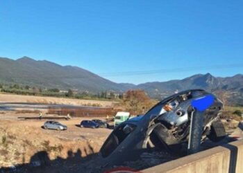 Γέφυρα Ευήνου: Κι άλλο αυτοκίνητο έπεσε στα τσιμεντένια προστατευτικά