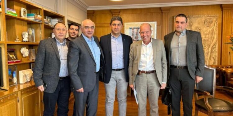 Συνάντηση Αυγενάκη με εκπροσώπους μελισσοκομικών φορέων