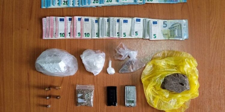  Σε κατάστημα σε χωριό του Αγρινίου έκρυβαν ηρωίνη και κοκαΐνη/αστυνομικοί της Δίωξης τους εντόπισαν και τους συνέλαβαν!