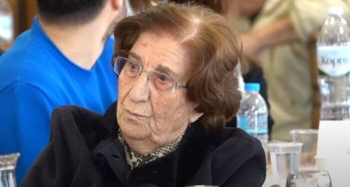 Συνταξιούχος δασκάλα πούλησε το διαμέρισμά της και δώρισε ένα ασθενοφόρο στο νοσοκομείο