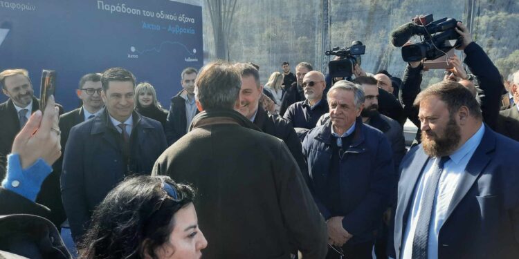 Live τα εγκαίνια του άξονα Άκτιο – Αμβρακία, παρουσία του Πρωθυπουργού