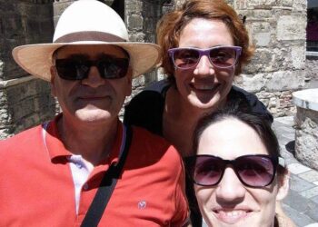 Αγρίνιο:Το συγκινητικό αντίο στον πατέρα τους, Βαγ. Δούτσιο