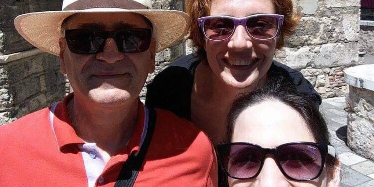 Αγρίνιο:Το συγκινητικό αντίο στον πατέρα τους, Βαγ. Δούτσιο