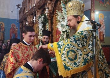 Αγρίνιο: Ο Μητροπολίτης χειροθέτησε Αναγνώστες, τον Φώτη Κατσιμάρδο, απόφοιτο Λυκείου και τον Σωτήρη Παναγιωτόπουλο, μαθητή Γυμνασίου