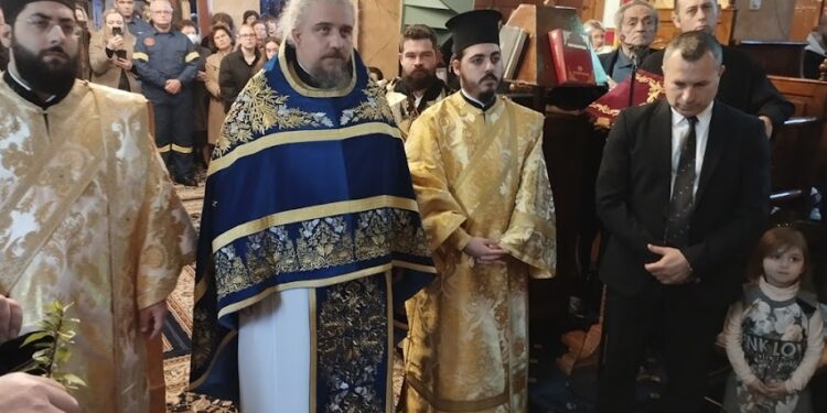 Δισαρχιερατική Θεία Λειτουργία στη Σταμνά -Ο Μητροπολίτης χειροθέτησε στο οφφίκιο του Πρωτοπρεσβυτέρου τον π. Νικόλαο Τηλιγάδα