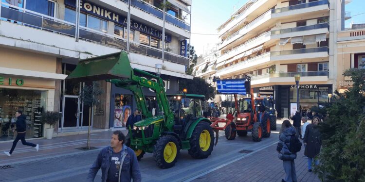 Συγκέντρωση – συλλαλητήριο αγροτών στην πλατεία του Αγρινίου (βιντεο-φωτο)