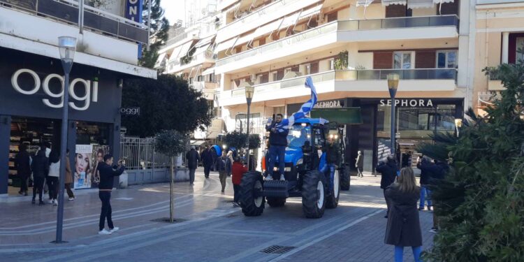 Συγκέντρωση – συλλαλητήριο αγροτών στην πλατεία του Αγρινίου (βιντεο-φωτο)