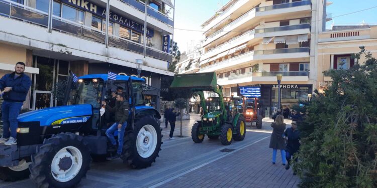 Συγκέντρωση – συλλαλητήριο αγροτών στην πλατεία του Αγρινίου (βιντεο-φωτο)