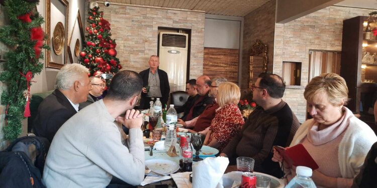 Ένα όμορφο γεύμα για την νέα χρονιά μοιράστηκε ο Χρήστος Κωστακόπουλος με ανθρώπους των ΜΜΕ