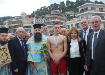 Η Αμφιλοχία γιόρτασε τα Θεοφάνεια!-Ο Ερμής Κατσικοκέρης έπιασε το Σταυρό!