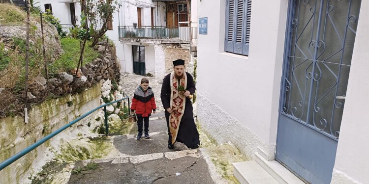 Ο αγιασμός παραμονή των Θεοφανείων στην Αμφιλοχία