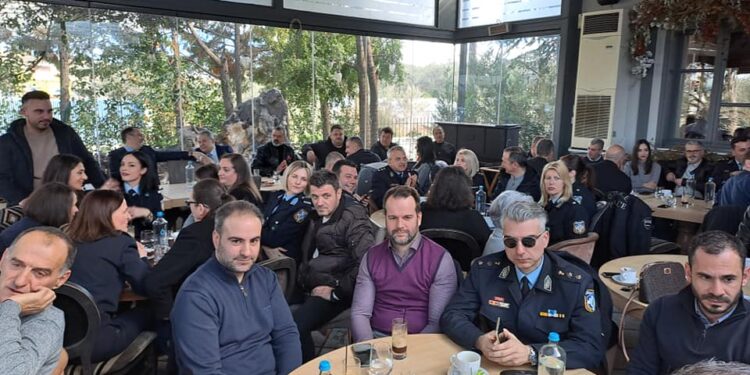 Σε μια πολύ ζεστή ατμόσφαιρα έκοψε την πίτα της η οικογένεια των αστυνομικών της Δ.Α Ακαρνανίας