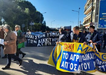 Δυναμική συγκέντρωση διαμαρτυρίας ενάντια στη κατάργηση του Πρωτοδικείου Αγρινίου(ΒΙΝΤΕΟ-ΦΩΤΟ)