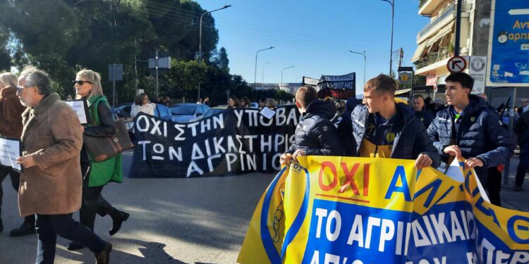 Δυναμική συγκέντρωση διαμαρτυρίας ενάντια στη κατάργηση του Πρωτοδικείου Αγρινίου(ΒΙΝΤΕΟ-ΦΩΤΟ)