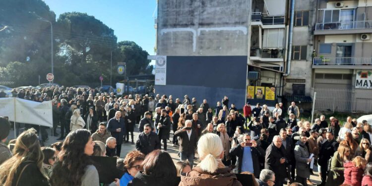 Δυναμική συγκέντρωση διαμαρτυρίας ενάντια στη κατάργηση του Πρωτοδικείου Αγρινίου(ΒΙΝΤΕΟ-ΦΩΤΟ)