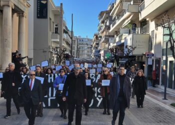 Δυναμική συγκέντρωση διαμαρτυρίας ενάντια στη κατάργηση του Πρωτοδικείου Αγρινίου(ΒΙΝΤΕΟ-ΦΩΤΟ)