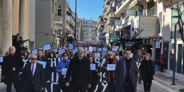 Δυναμική συγκέντρωση διαμαρτυρίας ενάντια στη κατάργηση του Πρωτοδικείου Αγρινίου(ΒΙΝΤΕΟ-ΦΩΤΟ)