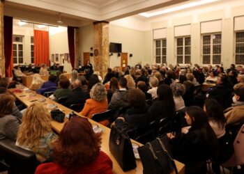 Αγρίνιο/Πλήθος κόσμου  στην παρουσίαση του βιβλίου της Βίκυς Φλέσσα «Γιατί ψυχανάλυση, κύριε Γιωσαφάτ;»