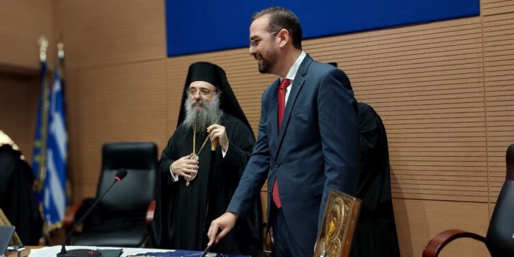 Ανταλλαγή ευχών στην Περιφέρεια – Ν. Φαρμάκης: «Αν αλλάξουμε εμείς προς το καλύτερο, τότε όλα μπορούν να αλλάξουν προς το καλύτερο»