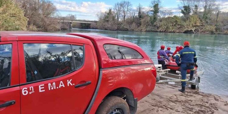 Συνεχίζονται οι έρευνες αλλά σβήνουν οι ελπίδες για τον 28χρονο στον Αχελώο