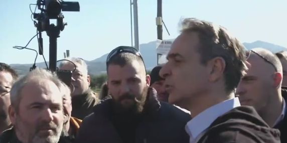Μητσοτάκης σε αγρότες στη Βόνιτσα: Ούτε γκαρσόνια θα γίνετε, ούτε θα φύγετε στη Γερμανία
