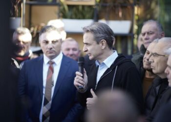 Συνάντηση Μητσοτάκη με πολίτες μετά τους αγρότες στη Βόνιτσα