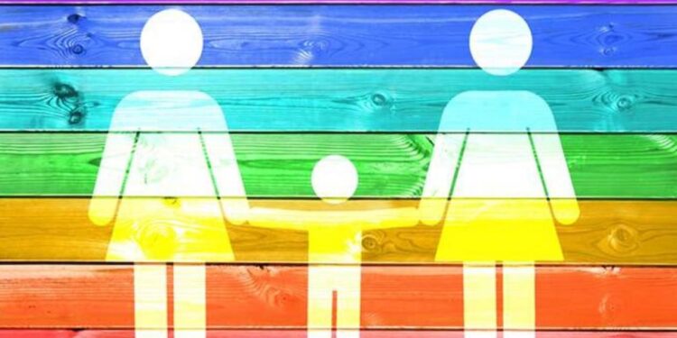 Σε δημόσια διαβούλευση το νομοσχέδιο για τα ομόφυλα ζευγάρια