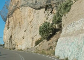 Ατυχήματα από τις πτώσεις βράχων στην Παλιοβούνα-Άμεση η παρέμβαση της Περιφέρειας!