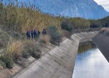 Μεσολόγγι: Σε εξέλιξη οι σαρωτικές έρευνες μέχρι τον κάμπο του Ευηνοχωρίου για τον αγνοούμενο Μπάμπη – Βίντεο από δύτη