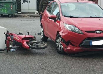 Αγρίνιο: Τραυματίστηκε ντελιβεράς σε τροχαίο